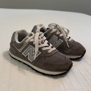 NEW BALANCE Boys 574 Gray White Sneakers Suede Classic Neutral Sneakers SZ 11